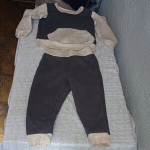 Tahari Kids Sweatpants & Joggers Set in Black and Tan